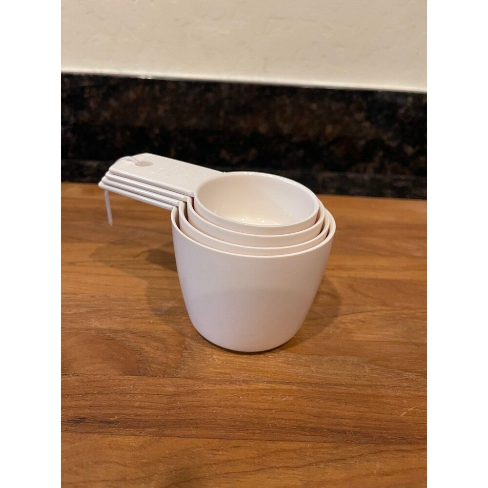 Vintage Pyrex plastic measuring cup set